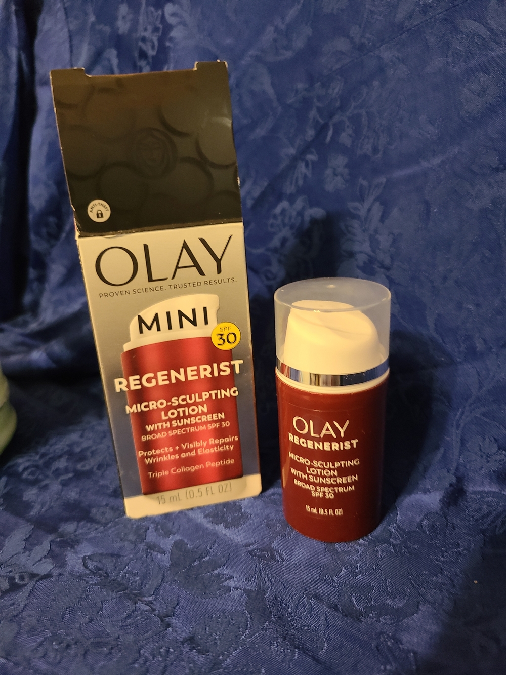 Olay Regenerist Mini Micro-Sculpting Lotion SPF 30 - Red
